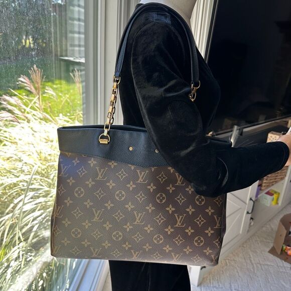 Louis Vuitton Pallas Shopper - Picture 10 of 16